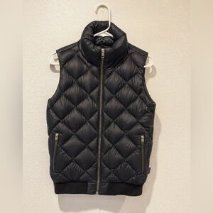 Patagonia Women’s Black Quilted Bomber Puffer Vest – Size Small